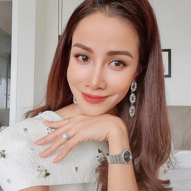 Người mẫu cùng thời Thanh Hằng, Xuân Lan vừa công khai kết hôn lần 3 với chồng Tây hơn 17 tuổi là ai? - Ảnh 9. Người mẫu cùng thời Thanh Hằng, Xuân Lan vừa công khai kết hôn lần 3 với chồng Tây hơn 17 tuổi là ai? - Ảnh 9.