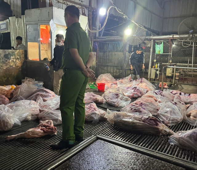 Vụ 300 tấn thịt lợn bệnh: Cảnh b&aacute;o an to&agrave;n thực phẩm tại trường học H&agrave; Nội 2026 - Ảnh 2.