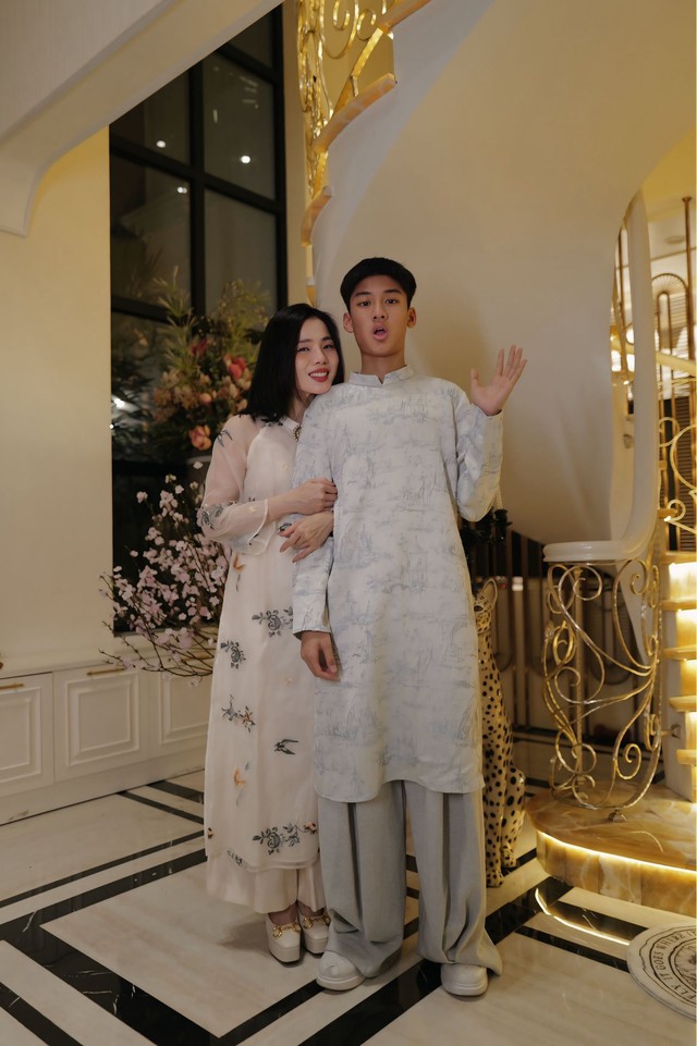 Nữ ca sĩ hát nhạc bolero nức tiếng phòng trà ở tuổi 45 đơn thân nuôi con trai, có tình mới hết lòng yêu chiều - Ảnh 5. Nữ ca sĩ hát nhạc bolero nức tiếng phòng trà ở tuổi 45 đơn thân nuôi con trai, có tình mới hết lòng yêu chiều - Ảnh 5.