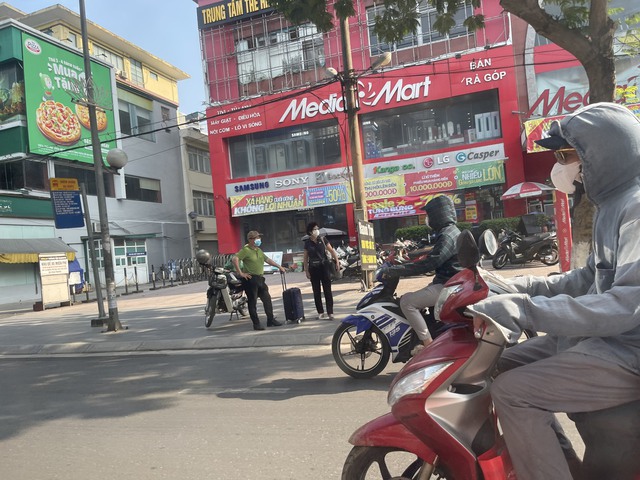 Nắng nóng lan rộng khắp cả nước, nơi nào có mức nhiệt hơn 40 độ? - Ảnh 1. Nắng nóng lan rộng khắp cả nước, nơi nào có mức nhiệt hơn 40 độ? - Ảnh 1.