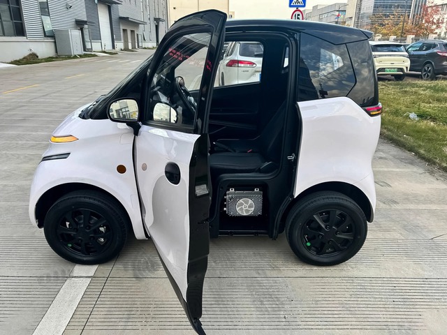 Cận cảnh 3 &ocirc; t&ocirc; điện gi&aacute; từ 148 triệu đồng mới về Việt Nam c&oacute; g&igrave; đặc biệt? - Ảnh 2.