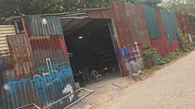 Hà Nội Lo ngại hỏa hoạn từ nhà xưởng tạm bợ ở phường Đại Mỗ 2026 - Ảnh 5. Hà Nội Lo ngại hỏa hoạn từ nhà xưởng tạm bợ ở phường Đại Mỗ 2026 - Ảnh 5.