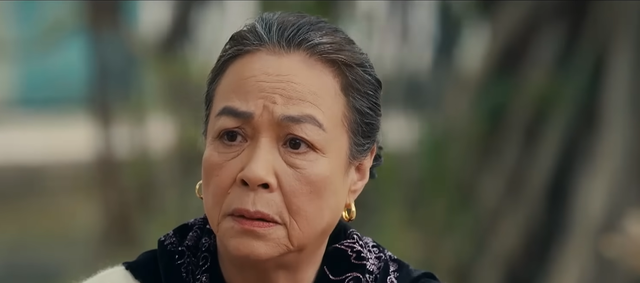 B&agrave; Diện (NSƯT Nguyệt Hằng) x&uacute;i chồng ăn vạ để cướp b&iacute; k&iacute;p gia truyền nh&agrave; h&agrave;ng x&oacute;m - Ảnh 3.