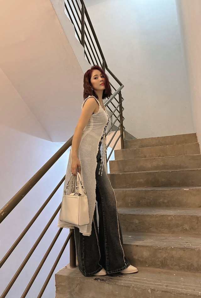 Chụp ảnh cùng bạn diễn kém tuổi, Lê Phương vẫn trẻ đẹp ở tuổi 41 - Ảnh 7. Chụp ảnh cùng bạn diễn kém tuổi, Lê Phương vẫn trẻ đẹp ở tuổi 41 - Ảnh 7.