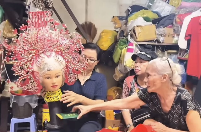 Nghệ sĩ Bo Bo Hoàng sống lạc quan ở tuổi 79 giữa cảnh khó khăn - Ảnh 1. Nghệ sĩ Bo Bo Hoàng sống lạc quan ở tuổi 79 giữa cảnh khó khăn - Ảnh 1.