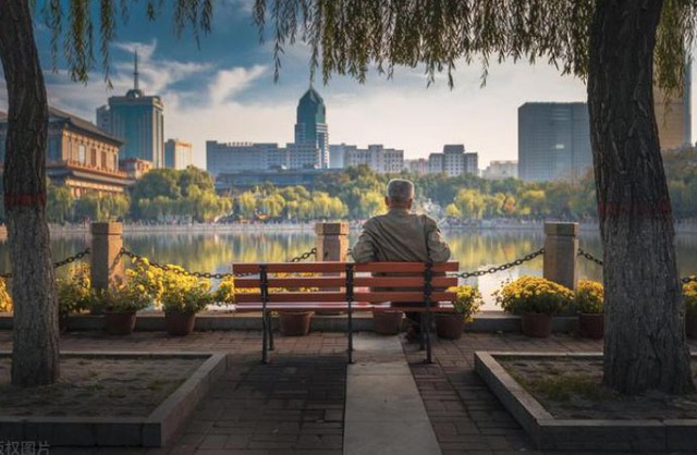 Tuổi già an nhàn của cụ ông sống một mình: 'Lương hưu đáng tin hơn con cái' - Ảnh 1. Tuổi già an nhàn của cụ ông sống một mình: 'Lương hưu đáng tin hơn con cái' - Ảnh 1.