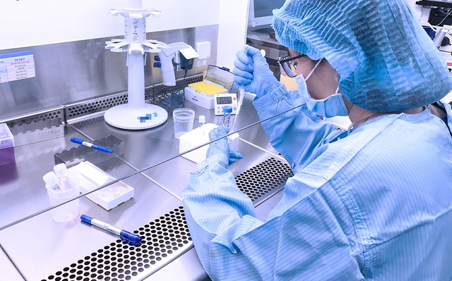 Cặp vợ chồng hiếm muộn ph&aacute;t hiện tinh tr&ugrave;ng gần cạn kiệt sau 7 năm kết h&ocirc;n - Ảnh 1.