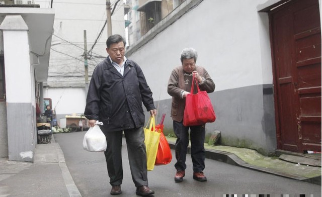 Tưởng con mua nh&agrave; tặng để b&aacute;o hiếu l&uacute;c tuổi gi&agrave;, l&ecirc;n ở rồi vợ chồng t&ocirc;i mới cảm thấy m&igrave;nh như osin - Ảnh 1.