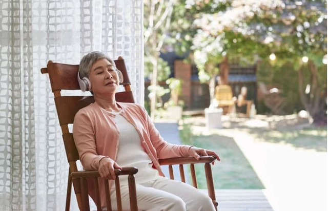 Vừa nghỉ hưu l&agrave; quyết định ly h&ocirc;n: T&ocirc;i kh&ocirc;ng hề hối hận - Ảnh 1.