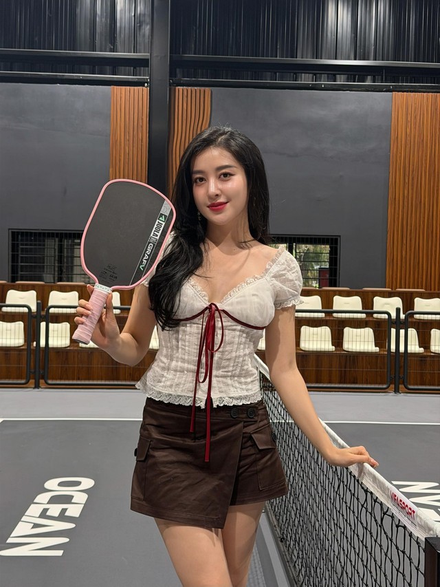 Ch&acirc;n dung &aacute; hậu g&acirc;y tranh c&atilde;i MXH bởi c&acirc;u chuyện 'pass đồ' - Ảnh 2.