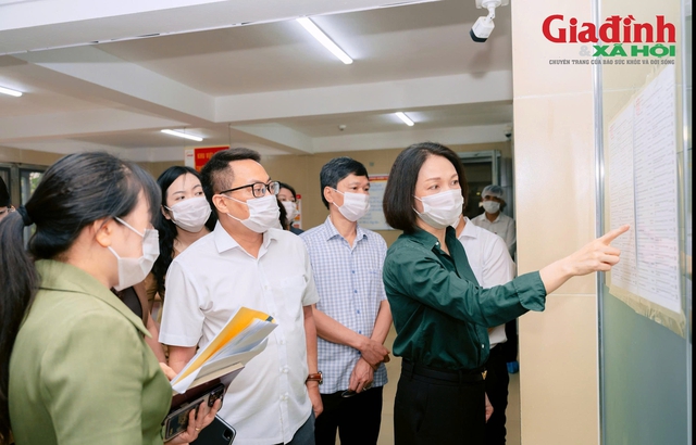 Ph&oacute; Chủ tịch UBND Th&agrave;nh phố khảo s&aacute;t an to&agrave;n vệ sinh thực phẩm tại trường Tiểu học Đo&agrave;n Khu&ecirc; - Ảnh 2.