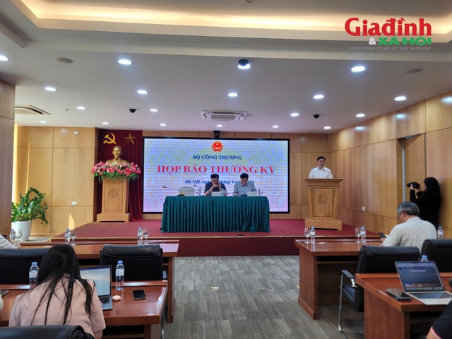 Nắng n&oacute;ng đến sớm, Bộ C&ocirc;ng thương dự b&aacute;o 4 th&aacute;ng cao điểm ti&ecirc;u thụ điện, người d&acirc;n cần lưu &yacute; - Ảnh 3.