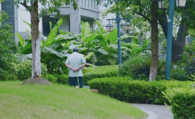 Có con cái thành đạt, cụ ông vẫn chọn viện dưỡng lão để tận hưởng tuổi già theo cách riêng - Ảnh 1. Có con cái thành đạt, cụ ông vẫn chọn viện dưỡng lão để tận hưởng tuổi già theo cách riêng - Ảnh 1.