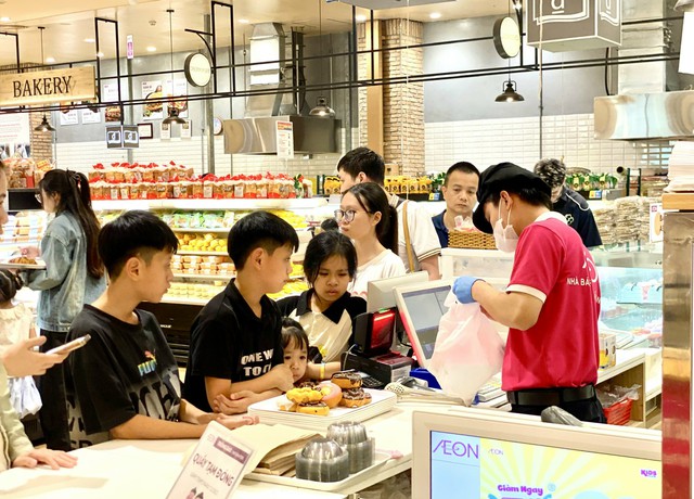 H&agrave;ng ăn, qu&aacute;n nước chật k&iacute;n kh&aacute;ch xếp h&agrave;ng dịp nghỉ lễ 30/4 &ndash; 1/5/2026 - Ảnh 6.