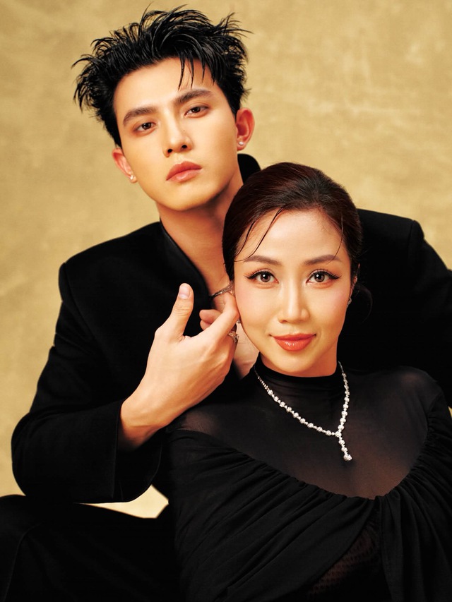 Nữ NSƯT vừa viral tr&ecirc;n MXH nhờ cảnh mắng chồng li&ecirc;n tục trong 3 ph&uacute;t, ngo&agrave;i đời c&oacute; nhan sắc ra sao? - Ảnh 4.