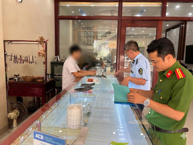 Xử phạt doanh nghiệp kinh doanh v&agrave;ng bạc kh&ocirc;ng r&otilde; nguồn gốc tại thanh h&oacute;a - Ảnh 1.