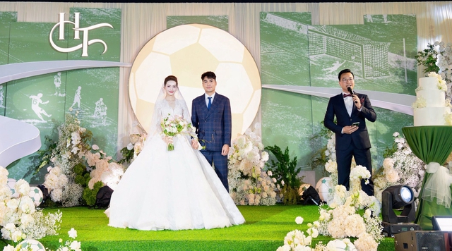 MC Huyền Trang bật kh&oacute;c khi lần đầu ti&ecirc;n thổ lộ với mẹ chồng - Ảnh 1.