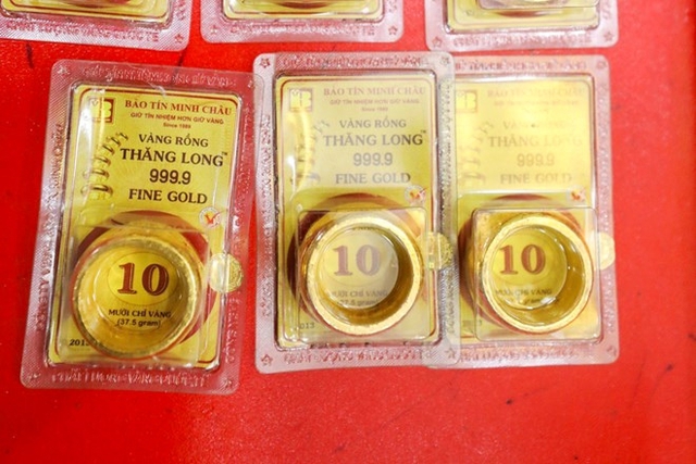 Gi&aacute; v&agrave;ng h&ocirc;m nay 10 / 5: V&agrave;ng SJC v&agrave; nhẫn Bảo T&iacute;n Minh Ch&acirc;u tăng hay giảm? - Ảnh 2.