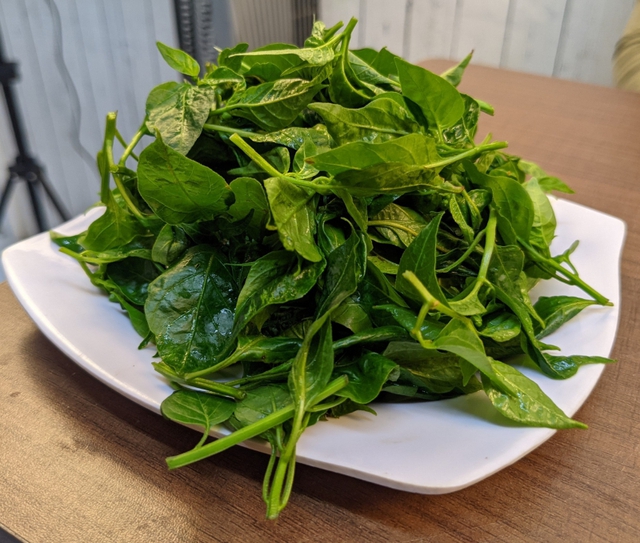 Loại l&aacute; nhiều gia đ&igrave;nh trồng ở ban c&ocirc;ng, chế biến th&agrave;nh m&oacute;n ngon tốt cho xương khớp tuổi trung ni&ecirc;n - Ảnh 5.