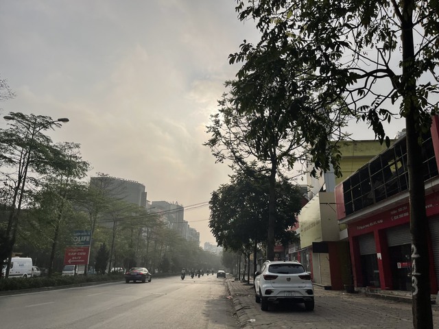 Kiểu thời tiết ở Hà Nội và miền Bắc khiến người dân phải thận trọng đề phòng - Ảnh 2. Kiểu thời tiết ở Hà Nội và miền Bắc khiến người dân phải thận trọng đề phòng - Ảnh 2.