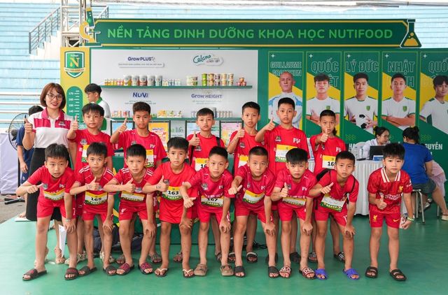 Ng&agrave;y hội b&oacute;ng đ&aacute; nh&iacute; Nutifood ch&iacute;nh thức khởi động ch&agrave;o h&egrave; - Ảnh 6.