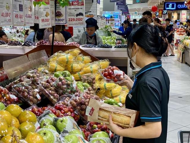 Loại quả đặc sản T&acirc;y Bắc xuống phố gi&aacute; rẻ b&egrave;o, tiểu thương đ&oacute;ng t&uacute;i lớn b&aacute;n chưa đến 10.000 đồng/kg - Ảnh 1.
