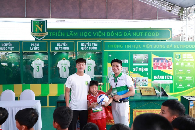 Ng&agrave;y hội b&oacute;ng đ&aacute; nh&iacute; Nutifood ch&iacute;nh thức khởi động ch&agrave;o h&egrave; - Ảnh 7.