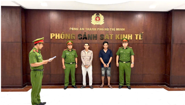 Video: Cận cảnh quy tr&igrave;nh &ldquo;ph&ugrave; ph&eacute;p&rdquo; hơn 65 tấn thịt heo giả thịt b&ograve; ở TPHCM - Ảnh 1.