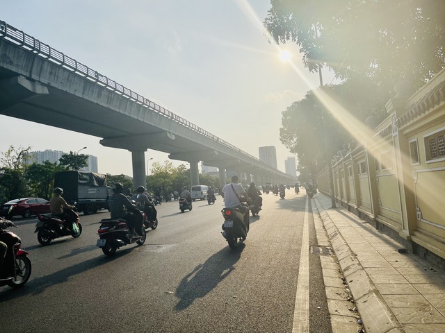 Thời tiết H&agrave; Nội v&agrave; miền Bắc sắp đ&oacute;n nắng n&oacute;ng li&ecirc;n tục sau những ng&agrave;y mưa d&ocirc;ng - Ảnh 4.