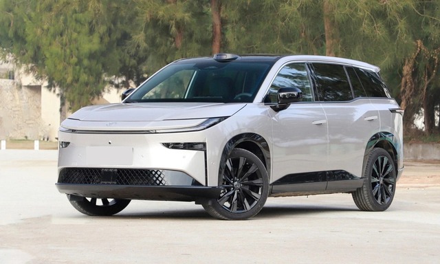 SUV hạng C gi&aacute; 424 triệu đồng của Toyota đẹp phong c&aacute;ch, c&ocirc;ng nghệ LiDAR, m&agrave;n h&igrave;nh 14,6 inch s&aacute;nh ngang Mazda CX-5, rẻ như sedan Toyota Vios chắc chắn chị em h&agrave;i l&ograve;ng - Ảnh 2.