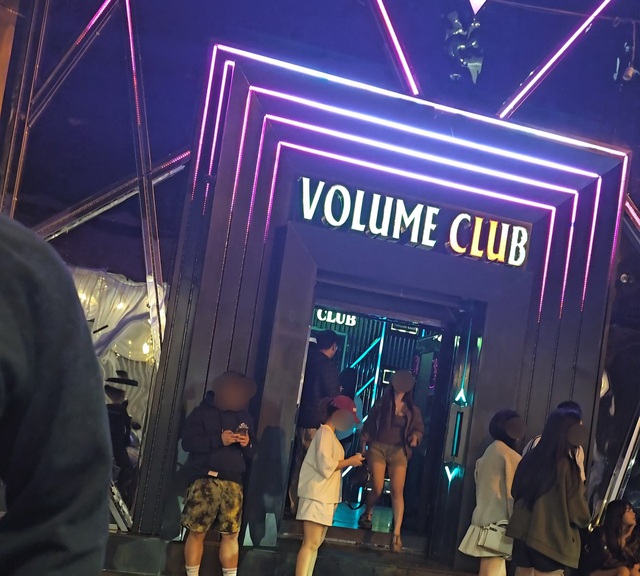B&ecirc;n trong Volume Club ở H&agrave; Nội trước vụ ch&aacute;y khiến 1 người tử vong ra sao? - Ảnh 3.