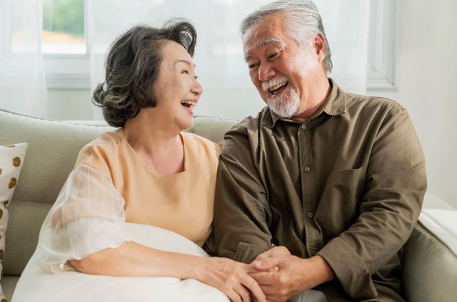 Người gi&agrave; hạnh ph&uacute;c thường c&oacute; chung 3 đặc điểm - Ảnh 1.