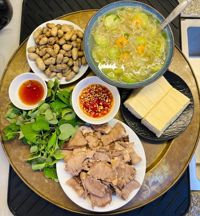 12 Mâm cơm gia đình mùa hè ngon miệng của mẹ đảm ở Hà Nội - Ảnh 11. 12 Mâm cơm gia đình mùa hè ngon miệng của mẹ đảm ở Hà Nội - Ảnh 11.