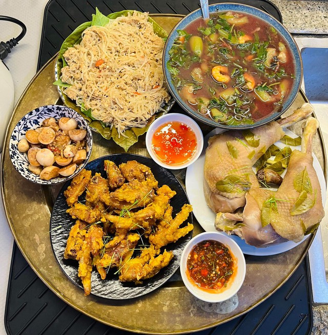 12 Mâm cơm gia đình mùa hè ngon miệng của mẹ đảm ở Hà Nội - Ảnh 2. 12 Mâm cơm gia đình mùa hè ngon miệng của mẹ đảm ở Hà Nội - Ảnh 2.