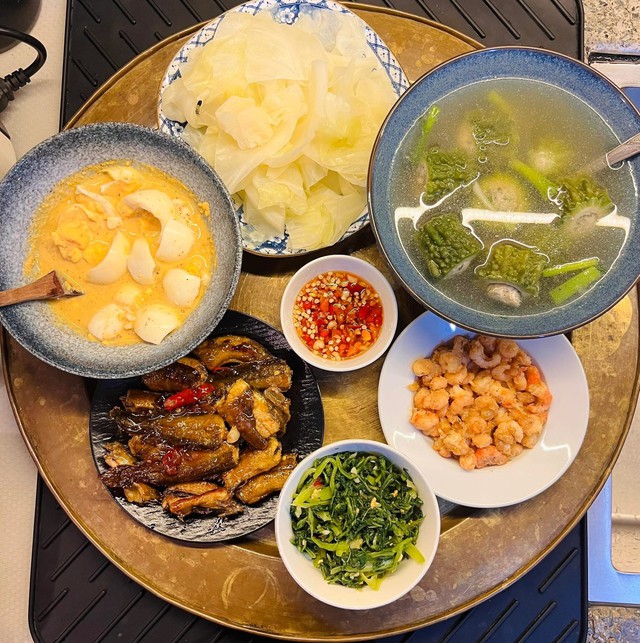 12 Mâm cơm gia đình mùa hè ngon miệng của mẹ đảm ở Hà Nội - Ảnh 5. 12 Mâm cơm gia đình mùa hè ngon miệng của mẹ đảm ở Hà Nội - Ảnh 5.