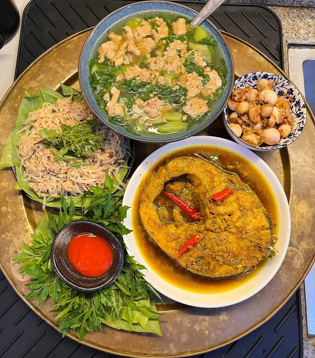 12 Mâm cơm gia đình mùa hè ngon miệng của mẹ đảm ở Hà Nội - Ảnh 8. 12 Mâm cơm gia đình mùa hè ngon miệng của mẹ đảm ở Hà Nội - Ảnh 8.