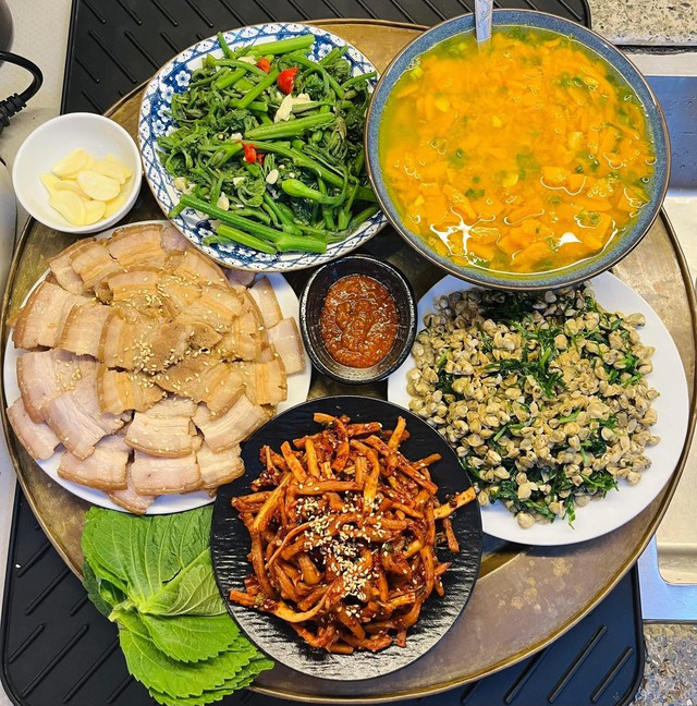 12 Mâm cơm gia đình mùa hè ngon miệng của mẹ đảm ở Hà Nội - Ảnh 9. 12 Mâm cơm gia đình mùa hè ngon miệng của mẹ đảm ở Hà Nội - Ảnh 9.