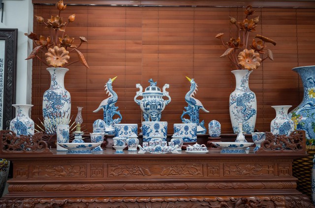 Sơ đồ b&agrave;i tr&iacute; b&agrave;n thờ gia ti&ecirc;n chuẩn phong thủy: Đặt đ&uacute;ng th&igrave; t&agrave;i lộc tới, đặt sai dễ phạm đại kỵ. - Ảnh 2.