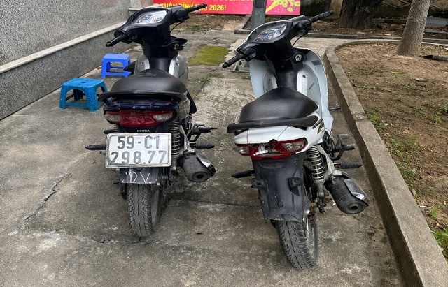 Nh&oacute;m cướp nh&iacute; bị bắt tại H&agrave; Nội: Chiếc xe g&acirc;y &aacute;n l&agrave; t&agrave;i sản cướp lại - Ảnh 2.