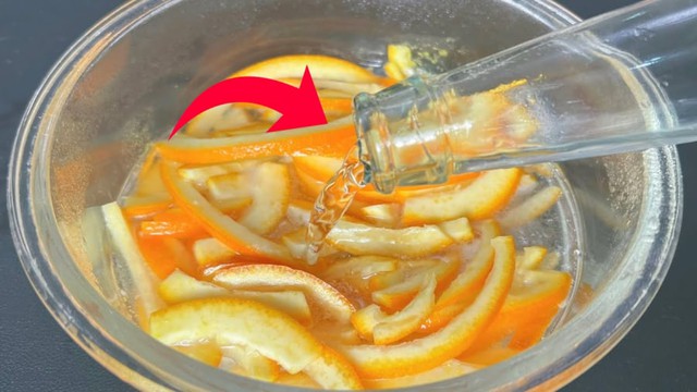 Tuyệt chi&ecirc;u 'Bếp sạch kh&ocirc;ng h&oacute;a chất' chỉ bằng c&ocirc;ng thức tự chế nước tẩy rửa từ vỏ tr&aacute;i c&acirc;y - Ảnh 1.