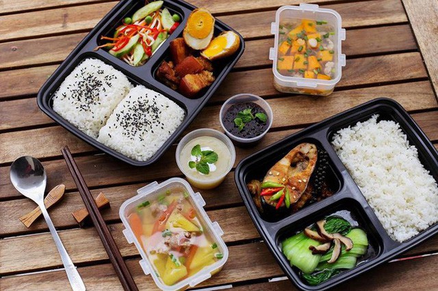 Những lưu &yacute; quan trọng khi mang cơm trưa để đảm bảo sức khỏe - Ảnh 1.