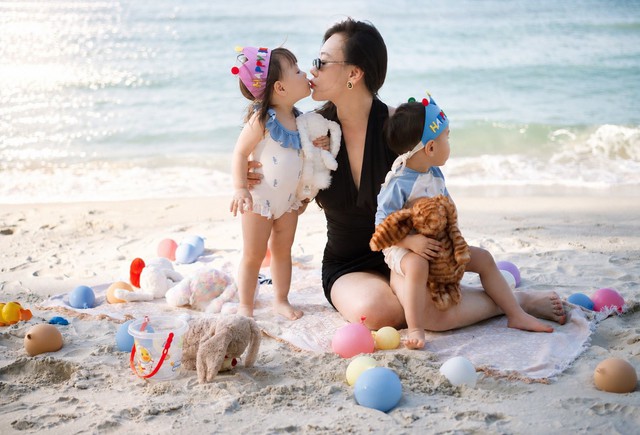 Cặp song sinh nhà Phương Oanh được mẹ tổ chức sinh nhật tròn 2 tuổi - Ảnh 2. Cặp song sinh nhà Phương Oanh được mẹ tổ chức sinh nhật tròn 2 tuổi - Ảnh 2.