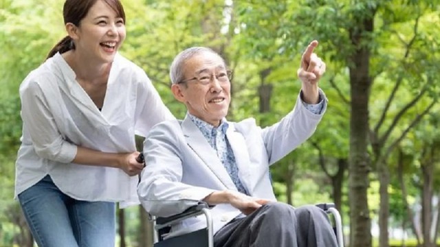 Sau tuổi 50, cơ thể bắt đầu l&atilde;o h&oacute;a ra sao? &Aacute;p dụng '5 đủ' để sống thọ - Ảnh 1.