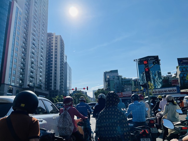 Thời tiết H&agrave; Nội 3 ng&agrave;y tới: Nắng n&oacute;ng lan khắp Bắc Bộ, Thủ đ&ocirc; mức nhiệt cao nhất bao nhi&ecirc;u? - Ảnh 1.