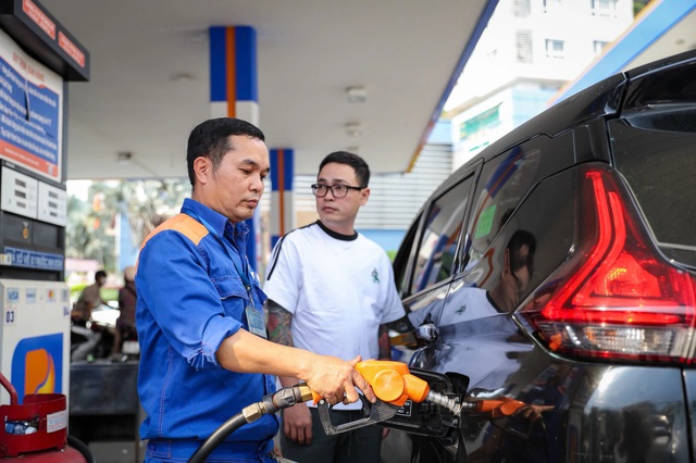 Gi&aacute; xăng dầu ng&agrave;y 14/5/2026: Đồng loạt giảm, c&oacute; loại giảm cao nhất gần 700 đồng/l&iacute;t - Ảnh 2.