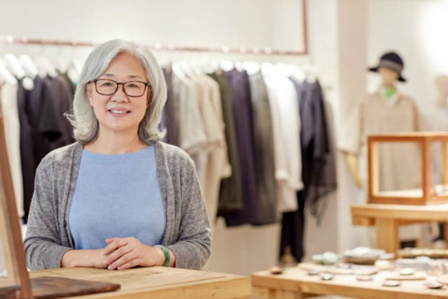Tuổi gi&agrave; muốn b&igrave;nh y&ecirc;n, đừng t&ugrave;y tiện tiết lộ tiền tiết kiệm với con - Ảnh 1.