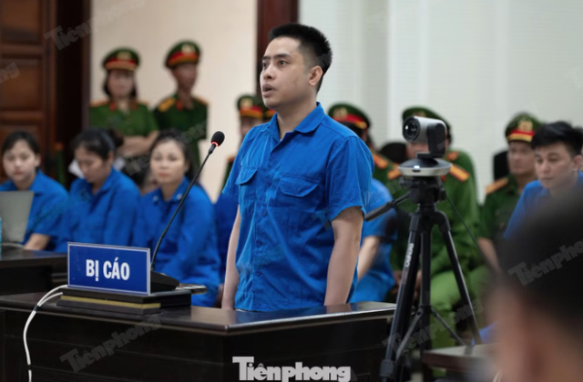 Tr&ugrave;m ma t&uacute;y B&ugrave;i Đ&igrave;nh Kh&aacute;nh đối diện mức &aacute;n tử h&igrave;nh - Ảnh 1.