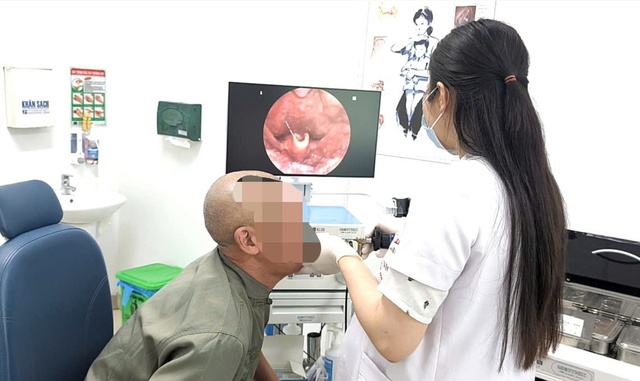Su&yacute;t tắc đường thở v&igrave; 1 th&oacute;i quen sai lầm sau khi đi nắng - Ảnh 1.