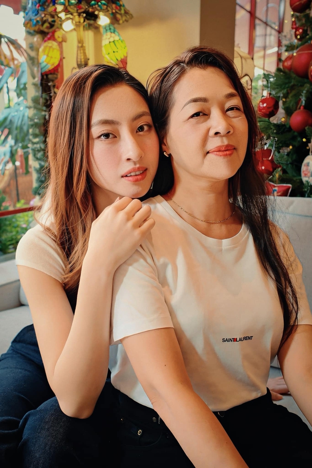 Mẹ ruột Hoa hậu Lương Th&ugrave;y Linh ở tuổi hưu vẫn lu&ocirc;n l&agrave; nguồn cảm hứng lớn nhất về sự tự tin v&agrave; bản lĩnh với con g&aacute;i - Ảnh 8.
