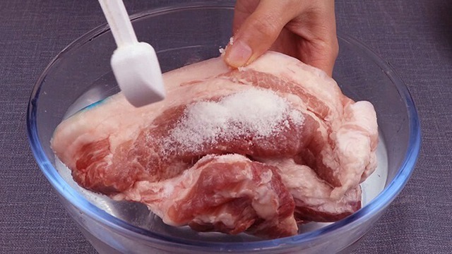 R&atilde; đ&ocirc;ng thịt lợn đ&uacute;ng c&aacute;ch: 5 Mẹo gi&uacute;p thịt mềm tươi ngon như mới mua - Ảnh 4.
